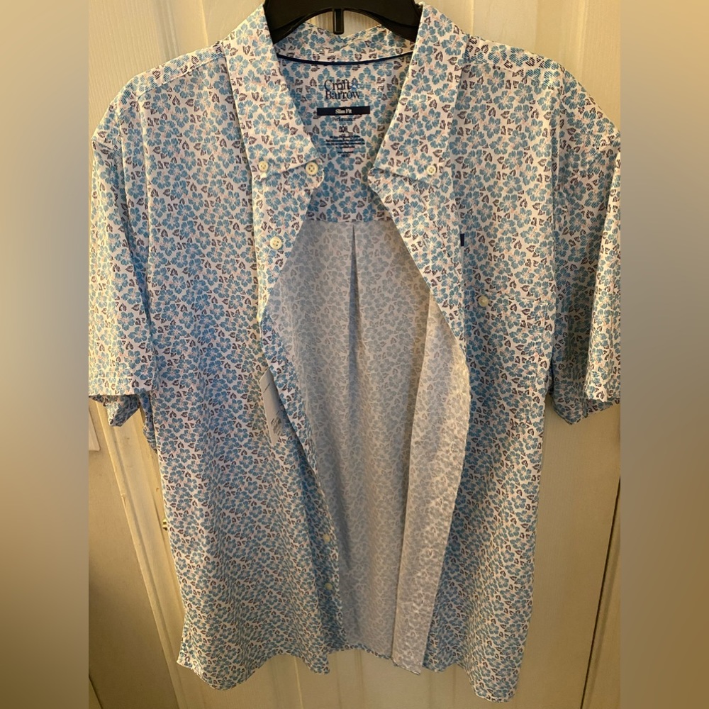 Croft & Barrow, Short Sleeves, Men’s 2XL shirt. White with Blue Floral Print.